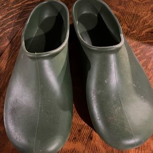 🍁 Free 🍂 
Ladies Slip on Shoes